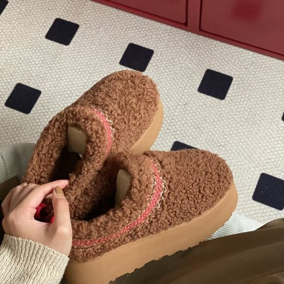 UGG TAZZ BRAID PLATFORM SHEEP FUR SLIPPER - Picture 5 of 9